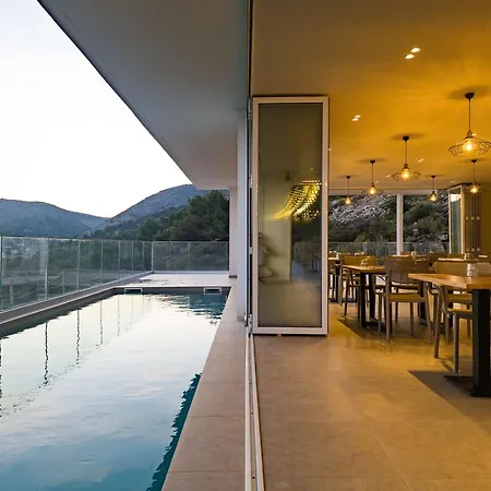 Sunset Shoreline - Sea View - Free Private Parking - Pool Sarandë