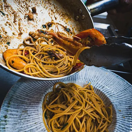 Ξενοδοχείο Sunset Shoreline - Sea View - Free Private Parking - Pool