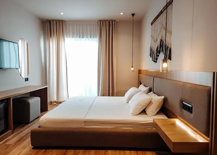 Отель Sunset Shoreline - Sea View - Free Private Parking - Pool Саранда