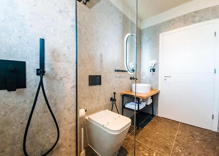 Sunset Shoreline - Sea View - Free Private Parking - Pool Sarandë