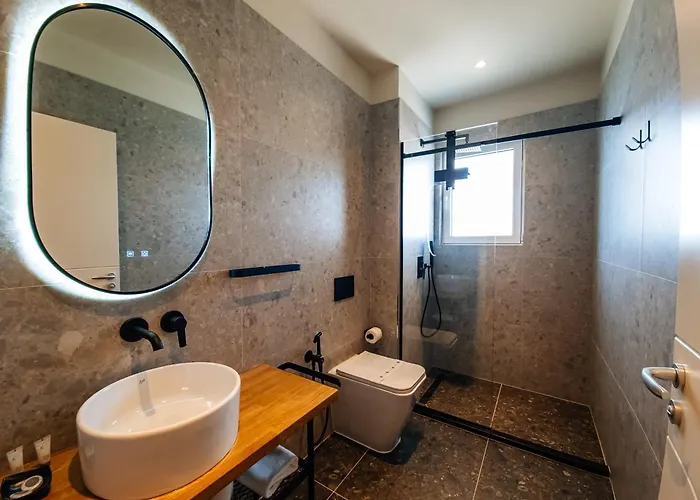 Sunset Shoreline - Sea View - Free Private Parking - Pool 4*