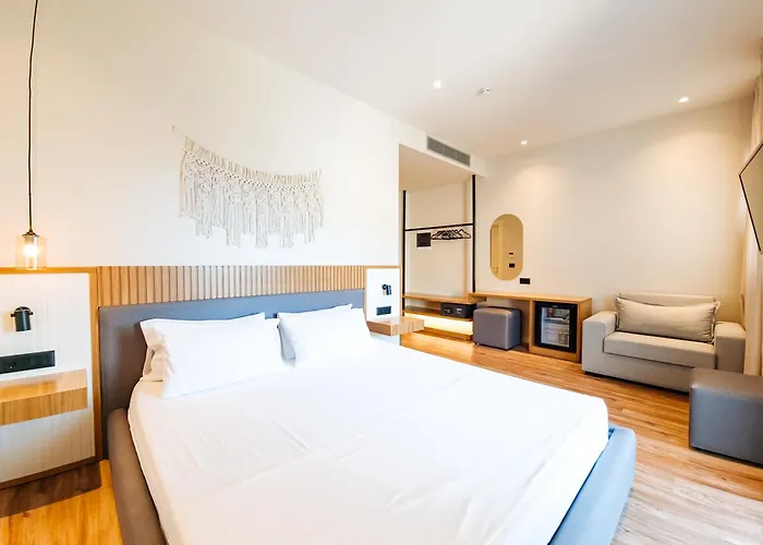 Sunset Shoreline - Sea View - Free Private Parking - Pool Hotel 4*