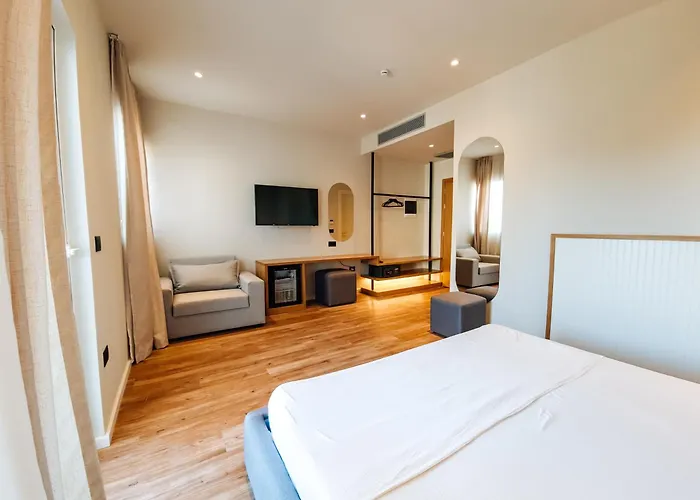 Hotel Sunset Shoreline - Sea View - Free Private Parking - Pool 4*