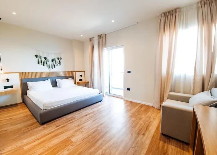 Sunset Shoreline - Sea View - Free Private Parking - Pool