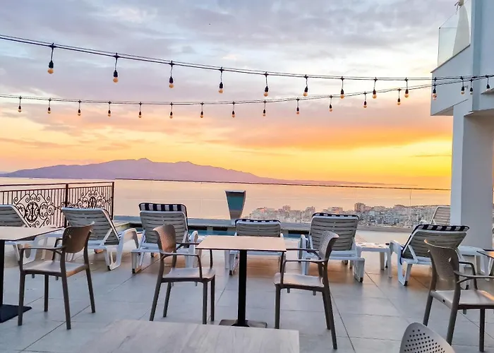 Sunset Shoreline - Sea View - Free Private Parking - Pool