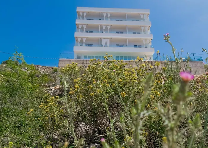 Отель Sunset Shoreline - Sea View - Free Private Parking - Pool