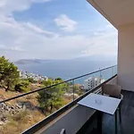 Sunset Shoreline - Sea View - Free Private Parking - Pool