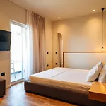 Отель Sunset Shoreline - Sea View - Free Private Parking - Pool 4*