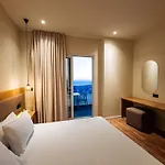 Sunset Shoreline - Sea View - Free Private Parking - Pool Отель Саранда
