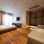 Sunset Shoreline - Sea View - Free Private Parking - Pool
