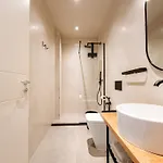 Отель Sunset Shoreline - Sea View - Free Private Parking - Pool 4*