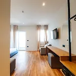 Sunset Shoreline - Sea View - Free Private Parking - Pool Отель Саранда