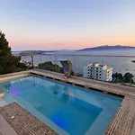 Отель Sunset Shoreline - Sea View - Free Private Parking - Pool