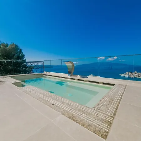 Sunset Shoreline - Sea View - Free Private Parking - Pool Hotel Saranda