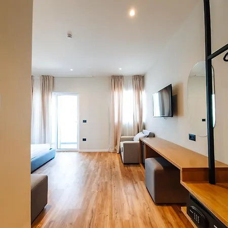 Sunset Shoreline - Sea View - Free Private Parking - Pool Hotel Saranda