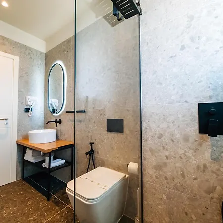 Sunset Shoreline - Sea View - Free Private Parking - Pool 4* Saranda