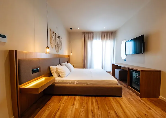 Sunset Shoreline - Sea View - Free Private Parking - Pool Sarandë