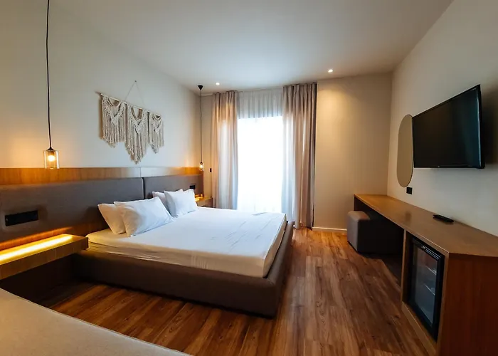 Sunset Shoreline - Sea View - Free Private Parking - Pool Hotel