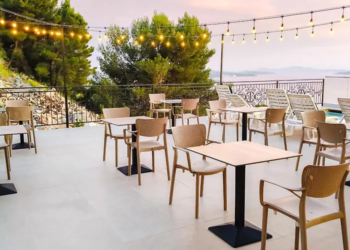 Hotel Sunset Shoreline - Sea View - Free Private Parking - Pool Sarandë