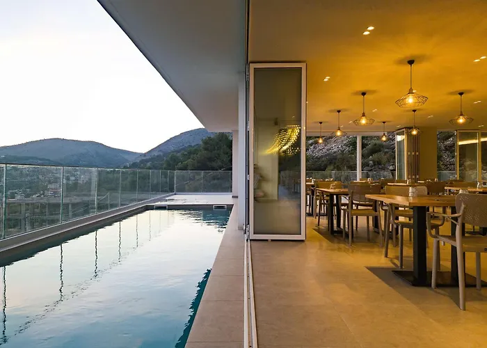 Sunset Shoreline - Sea View - Free Private Parking - Pool Sarandë