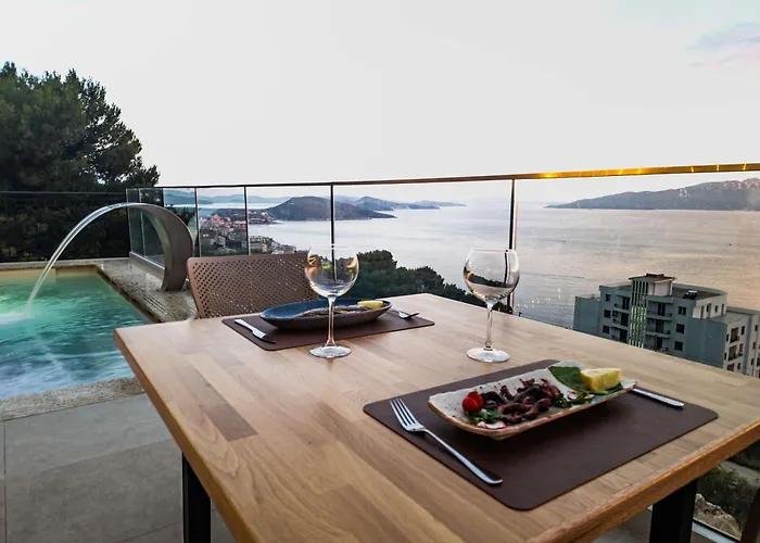 Sunset Shoreline - Sea View - Free Private Parking - Pool 4* Sarandë